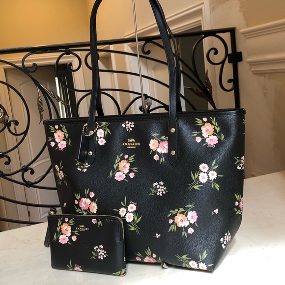 NWT Coach floral daisy top zip city Tote&wristlet - Picture 2 of 8